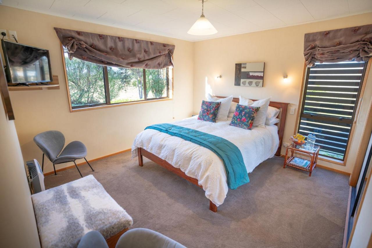 Alpine Rock B&B Te Anau Exterior photo
