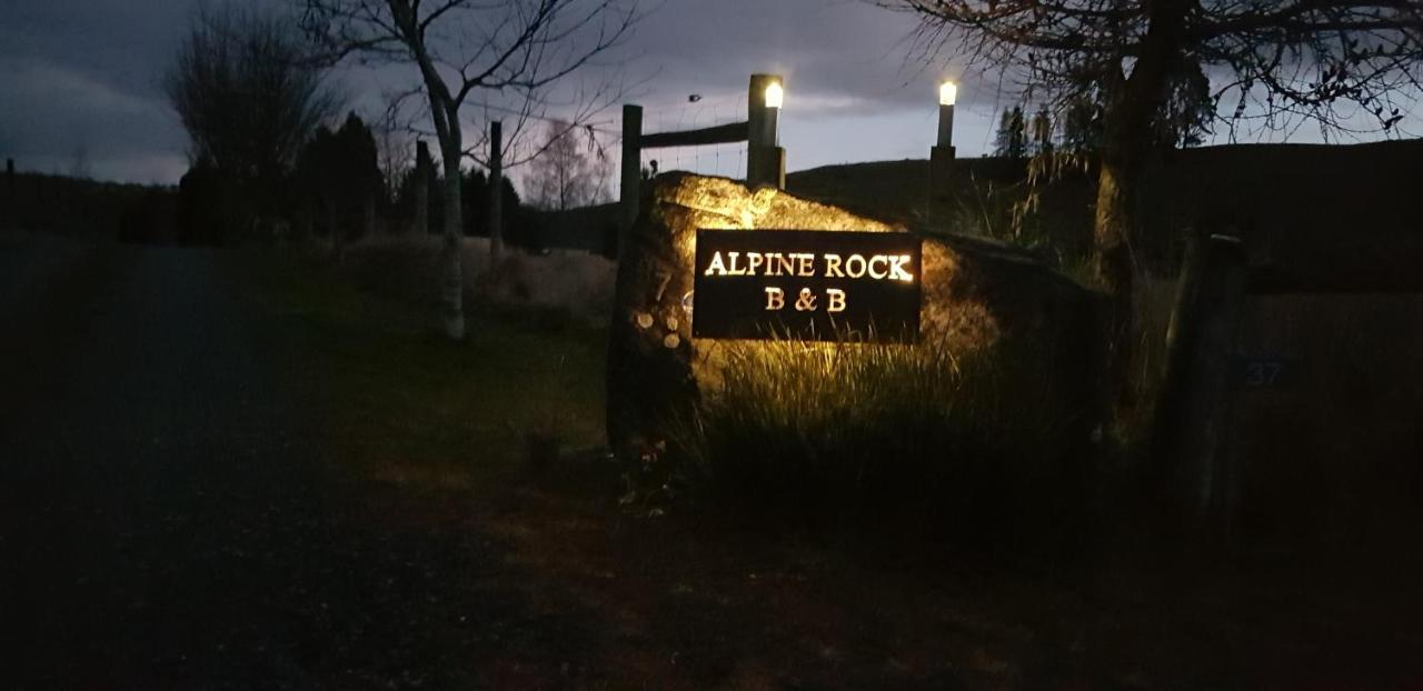 Alpine Rock B&B Te Anau Exterior photo