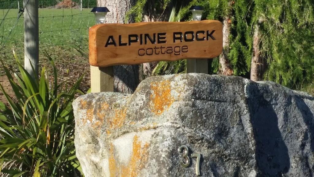 Alpine Rock B&B Te Anau Exterior photo